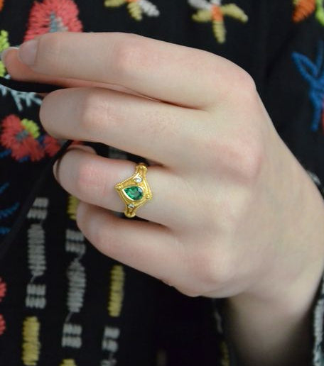 Kent Raible 18K gold and emerald ring